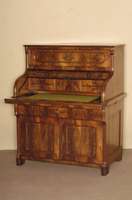 RollsekretÄr, deutsch, um 1870, Korpus Weichholz, Mahagonifurnier gespiegelt, Oberteil mit Schubladen, TabernakeltÜr, Unterteil mit 1 Schublade ...