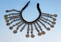 Collier, Afghanistan 20. Jhd., Silber/Silber- sud, AbhÄngungen in sich 3-fach gegliedert, Stoffband mit KettenfÜhrung