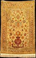 Hereke Seide Alt (signiert), Türkei, reine Naturfarben, um 1920, feine glanzreiche hochwe rtige reine Naturseide, ca. 187 x 126 cm, fein e ...