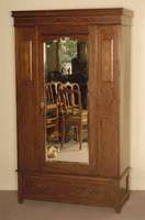 Garderobenschrank, England, um 1920, Jugendstil, Eiche massiv und Nußbaum- bzw. Wurzelnußfurnier, eintÜriges MÖbel mit facettiertem ...