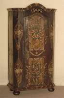 Bauernschrank, sÜddeutsch/Östereich, datiert 1842, Weichholz massiv, auf KugelfÜßen, abgeschrÄgte Ecken, 1-tÜrig, kassettierte FÜllungen, ...