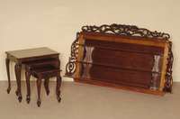 Mini-Set, Holland, um 1960, Korpus Tischlerplatte, Nußbaum furniert, gebogene Beine, Platte mit sehr schÖnem Wurzelfurnier, Gebrauchsspuren, ...