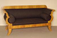 Sofa, im Biedermeierstil, Korpus Weichholz, Kirschbaum massiv, Kirschbaumfurnier gespiegelt, nach dem Vorbild von 1830/40, elegant, stiltypisch ...