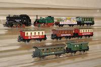 Sogenanntes KuckucksbÄhnel, MÄrklin, 80er Jahre, Spur HO, best. aus: Basis-Lok Nr. 3190/3197, (im orig. Karton), Fleischmann Lok T3, diese ...