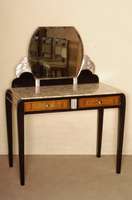 ArtDeco-Schreib- bzw. Schminktisch, Frankreich , um 1920, teilweise silberfarben und schwarz abgesetzt, Arbeitsplatte in Marmor, sehr fein ...