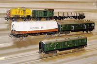 Konvolut 6 GÜter- bzw. GepÄckwagen, MÄrklin, 1953-58, Spur HO, best. aus: SchÜrzenwagen 346/4 und 346/5 (dieser mit kl. Lackbesch.), ...