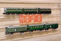 3 Abteilwagen, MÄrklin, 1953, Spur HO, Nr. 330/1 (3. Klasse) und 2 x 330/2, alle in orig. Kartons, l. bespielt
