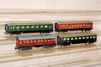 Konvolut 4 Personenwagen, MÄrklin, 1948-1957, Spur HO, Mitropa Speisewagen 342, 3 SchÜrzenwagen u.a. D-Zug-Wagen 346/1 (2. Klasse), D-Zug-Wagen ...