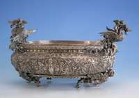 Jardiniere, deutsch, Hanau, 12-lÖtig, um 1870/85, nach Renaissance-/Barockvor- bild, feiner Guß, kpl. nachgestochen, Schale 6-fach getreppt, ...
