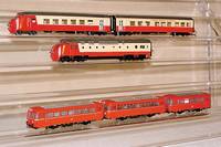 Konvolut 3 Triebwagen, MÄrklin, 70er Jahre, Spur HO, 2 x Nr. 3016 (1x intakt, einer lÄuft nicht an) und 4018, bespielt