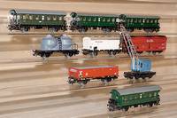 Konvolut ca. 19 GÜter- und Personenwagen, MÄrklin, 60er/70er Jahre, Spur HO, offene GÜterwagen, Rungenwagen, KÜhlwagen, Überwiegend Blech, ...