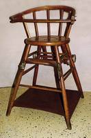 Kinderstuhl, um 1900/10, Holz, RÜckenteil verstrebt, Sitz umklappbar, l. Gebr.-Spuren, H . ca. 83 cm