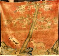 Peking Antik, China, um 1900, feine glanzre iche Wolle geknÜpft auf Baumwolle, ca. 181 x 1 68 cm (sehr ungewÖhnliches Format), SchÄtzwert : ...