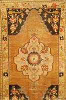 Kirschehir, TÜrkei, um 1930, Wolle auf Wolle, ca. 212 x 123 cm, SchÄtzwert: 1200.- EURO, EHZ: 3