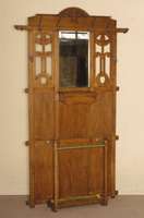 Garderobe, deutsch, um 1902/04, im DarmstÄdter Stil, auf Rahmen gearbeitet, Kassetten z.T. abstrakt florales Dekor, gesÄgt, original ...