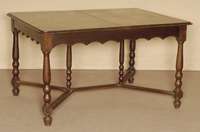 Tisch, deutsch, um 1900, Eiche massiv, dunkel gebeizt, Tischplatten ausziehbar, Untergestell 6 gedrechselte SÄulen, durch Quertraversen ...