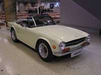TRIUMPH TR 6 Roadster, EZ: 07/71, 70 kW/95 PS, HU: 02/07, AU: 02/07, "primrose-yellow", schwarzes Interieur, Wurzelholz-Armaturenbrett , ...