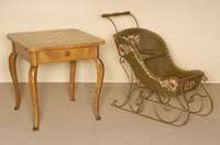 Schachtisch, deutsch, 30er Jahre,, Barockstil, RÜster massiv, Nußbaum- bzw. Wurzelnußfurnier z.T. gespiegelt verlegt, 2 Schubladen, Platte ...
