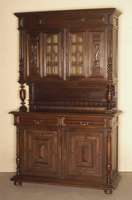 Aufsatzbuffet, Frankreich, um 1870, Eiche massiv, Unterteil mit 2 TÜren und Schublade, Lisenen mit freistehenden gedrechselten VollsÄulen, ...