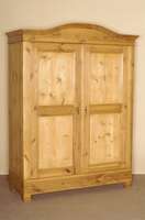 Weichholzschrank, deutsch, um 1910, Tanne massiv, auf eckigen FÜßen, TÜrfÜllungen gerahmt, mit Leistenverzierung, geschwungener Kopf, Leiste ...