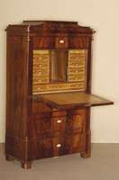 StandsekretÄr, deutsch, um 1830, Biedermeier , Korpus Weichholz, Mahagonifurnier, Front durchlaufend mit Pyramidenmahagonifurnier, Innenleben mit ...