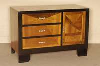 ArtDeco-Sideboard, Frankreich, um 1920, Nußbaum massiv und furniert, zum Teil schwarz abgesetzt, schÖne geometrische Einlegearbeiten in der ...
