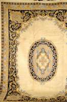 China, ca. 30 Jahre, Wolle auf Baumwolle, ca. 355 x 255 cm, SchÄtzwert: 3000.- EURO, EHZ: 3 (altersbedingt gesamt in einen guten Er ...