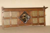 Wandgarderobe, deutsch, um 1900, Eiche massiv, Inlets mit Leder bezogen, original Haken aus Messing, in der Mitte Spiegel mit Facettschliff, ...