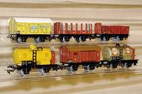 Konvolut MÄrklin GÜterwagen, 40er Jahre, Spur HO, GÜterw. 371 K, Rungenw. 372 K, Kesselw. Shell 374 SK, Kesselw. Esso 374 STK, Bananenw. 382 K ...