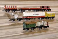 Konvolut MÄrklin GÜterwagen, 40er Jahre, Spur HO, best. aus: Kranw. 366 NK, Rungenw. 372 K , Stammholzw. 372 GK, Kesselw. Esso 374 STK (grau), ...