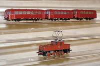 Schienenbus, MÄrklin, Spur HO, DB 800 K, und 2 AnhÄnger DB 800 B, Version 1, 1958, dunkelrot, Zugw. mit leichtem Kratzer an der Seite, nicht ...