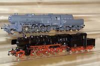2 Dampfloks, MÄrklin, Spur HO, Nr. 3393, SonderausfÜhrung in grau (fÜr Delta und Digital) und Nr. 3084, bei beiden RÄder fest, wohl durch ...