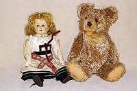 Filzpuppe, 20er/30er Jahre, im Stile der Lenci-Puppen, StoffkÖrper feingestopft, schÖnes Gesicht, blaue Glasaugen, Kleidung wihl sek., H. ca. 43 ...