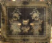 Pow Tow Antik, China, um 1900, Wolle auf Baumwolle, ca. 176 x 140 cm, Schätzwert: 6000.- EURO, EHZ: 4, seltenes Format, sehr ede l und dekorativ, ...