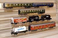 Konvolut Personenwagen, Roco, 80er Jahre, 4 x sogen. Hechtwagen, dazu 3 Personenwagen mit Aufschrift "Deutsche Weinstraße", dazu 2 orig. ...