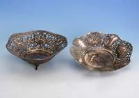 Anbietschale, 800er Silber, 50er Jahre, florale Durchbrucharbeit, Boden mit Putten- dekor, ca. 7 x 26 x 20 cm, ca. 420 g