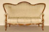 Dekoratives Sofa, deutsch, um 1835/45, Louis-Philippe, Rahmen Nußbaum massiv, dieser 3-fach geschwungen, Front in sich 3-fach geschweift und ...