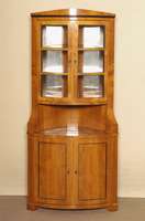 Eckschrank, im Biedermeierstil, Kirschbaum massiv, Kirschbaumfurnier, nach altem Vorbild von 1820/30, unter Verwendung Älterer Teile, Oberteil ...