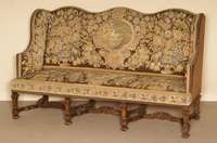 Ohrenkanapee, deutsch, um 1870/80, Louis-XVI -Stil, Nußbaum massiv, 8 reich verstrebte Beine, mit stilisiertem Blattwerkdekor, braungrundiger ...