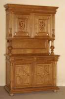 Aufsatzbuffet, Frankreich, um 1880, Eiche massiv, Front verziert mit gedrechselten SÄulen, kanneliert, balusterfÖrmige Schnitzereien aus dem ...