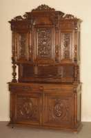 Aufsatzbuffet, Frankreich, um 1880, Eiche massiv, z.T. furniert, Lisenen mit vorgesetzten gedrechselten VollsÄulen, kanneliert, Unterteil ...