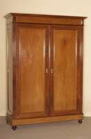 Schrank, Holland, um 1880, Korpus Weichholz, Eiche und Mahagoni massiv, Mahagonifurnier, auf KugelfÜßen, seitlich gerillt, 2 große TÜren mit ...