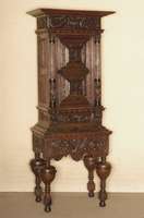 Aufsatzschrank, Holland, um 1780, Neo -Renaissance, Eiche massiv, auf balusterfÖrmigen Hochbeinen, verstrebt, 1 Schublade mit geschnitzter Front, ...