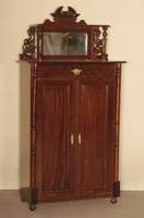 Vertiko, mitteldeutsch, um 1890/1900, Korpus Weichholz, freistehende 3/4 SÄulen, diese in sich 8-fach gegliedert, gewulstet, z.T. ...