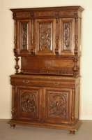 Vielzweckschrank, Belgien, um 1890/1900, Korpus Buche und Eiche massiv, bzw. Nußbaum massiv, 3-teilig, vielfach gegliedert, SÄulen gedrechselt, ...