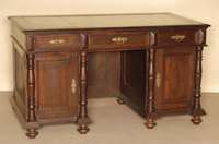 Schreibtisch, deutsch, um 1880, GrÜnderzeit, Eiche massiv, TÜr, Seiten und Front dekoriert mit gedrechselten VollsÄulen, TÜrfÜllungen mit ...