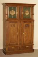 Mehrzweckschrank, deutsch, um 1900, Korpus Weichholz, Eichefurnier, Fußleiste als Sockel, Lisenen z.T. mit gedrechslten VollsÄulen, massive ...