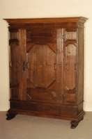 Brotschrank, norddeutsch/Umgebung Hamburg, um 1780, Eiche massiv, auf Kufen, diese wohl spÄter, Lisenen mit Leistenverzierung, 1-tÜrig , ...