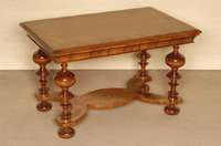 Beistelltisch, deutsch, Barockstil, Korpus Weichholz, Nußbaum massiv, Nußbaumfurnier, gedrechselte Hochbeine, von KugelfÜßen getragen, untere ...