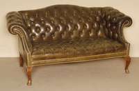 2-sitzer Sofa, England, um 1890/1900, reiner Chippendalestil, Rahmen Buche und Nußbaum massiv, allseitig geschwungen, original Lederbezug, ...
